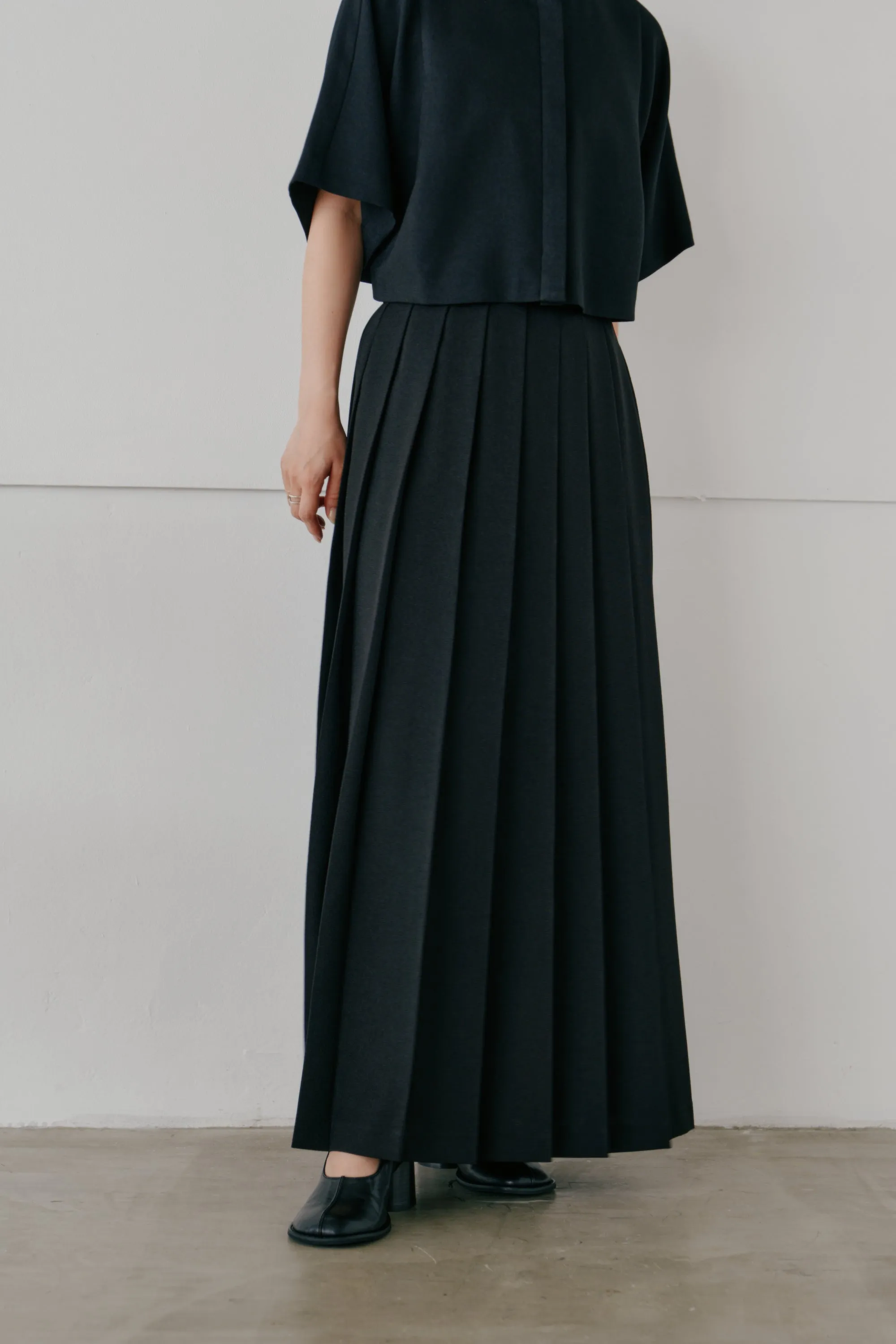 long pleats skirt