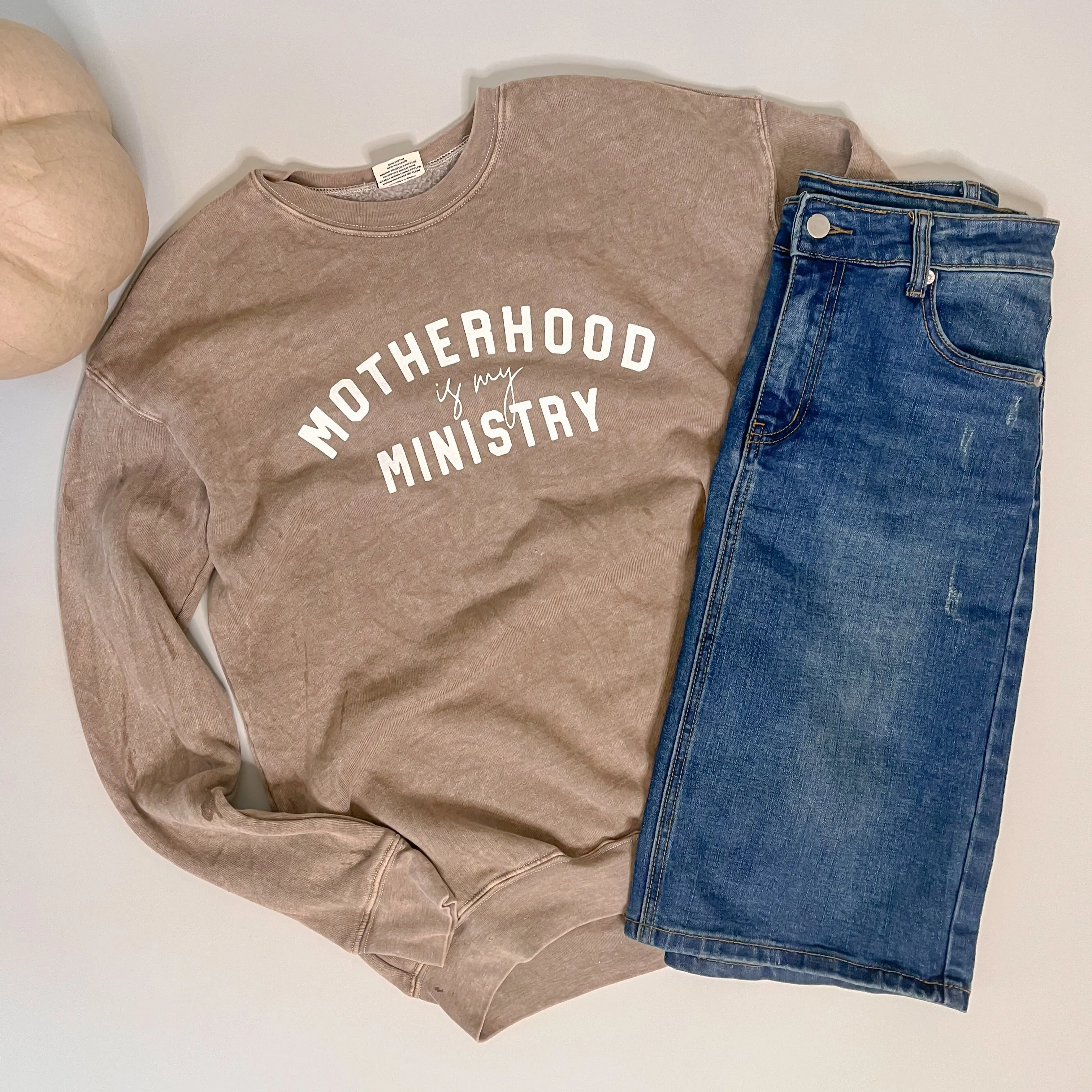 Motherhood Mineral Wash Graphic Sweatshirt in Beach Sand