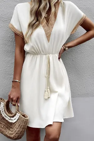 Solid color short-sleeved lace V-neck waist dress